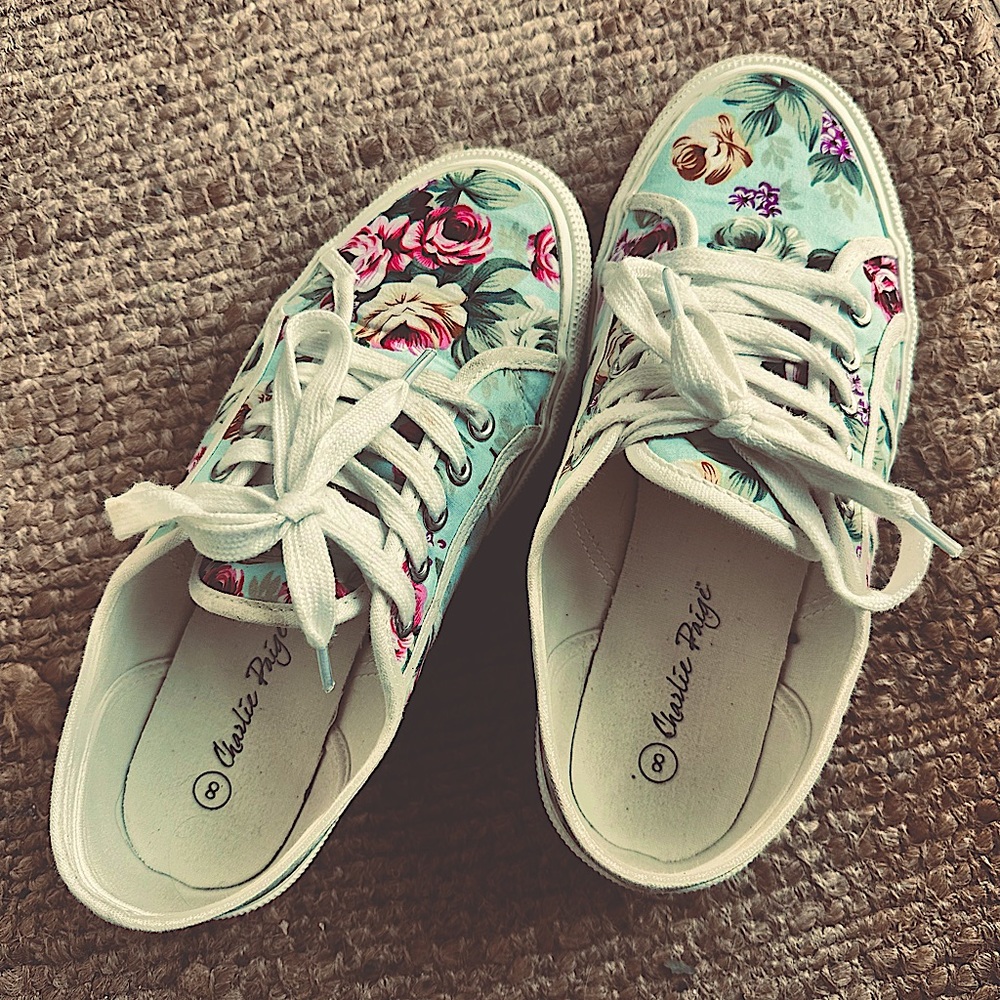New only worn once size 8 charlie Paige sneakers